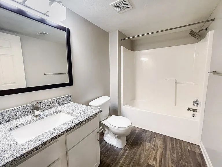 Spacious Full-Bathroom