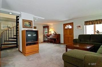2nd image of 6105 W 91st St