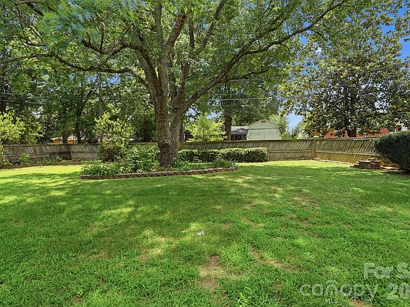 4th image of 218 Drye Ln