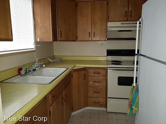 3rd image of 210 Martha St