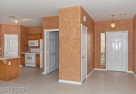 3rd image of 6134 Glamorous Ct