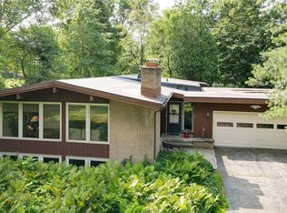 9858 Gleeson Dr, Valley View, OH 44125