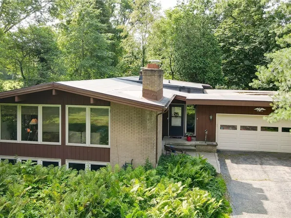 9858 Gleeson Dr, Valley View, OH 44125