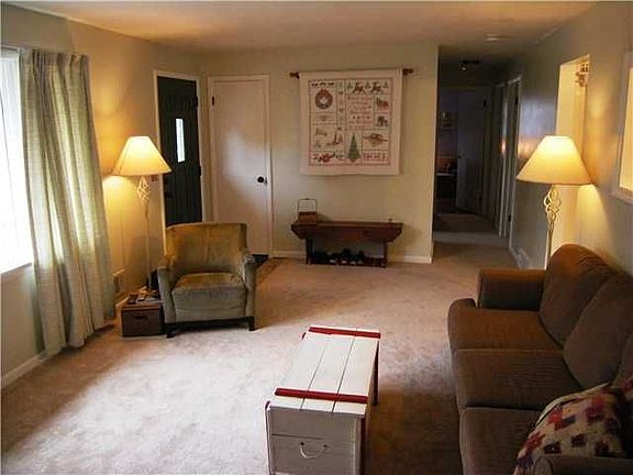 5th image of 38 Sandbury Dr