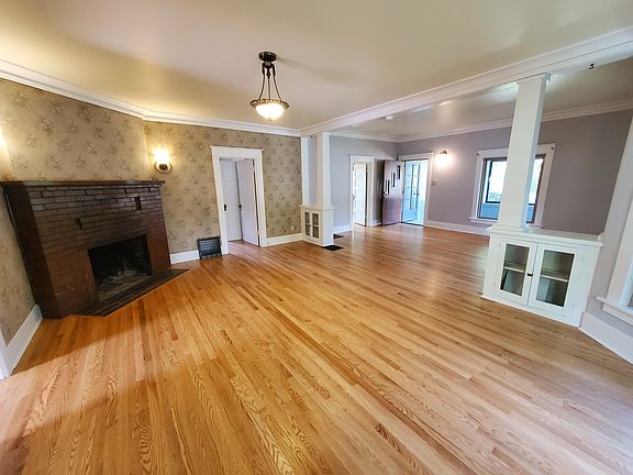 5th image of 604 Plymouth St