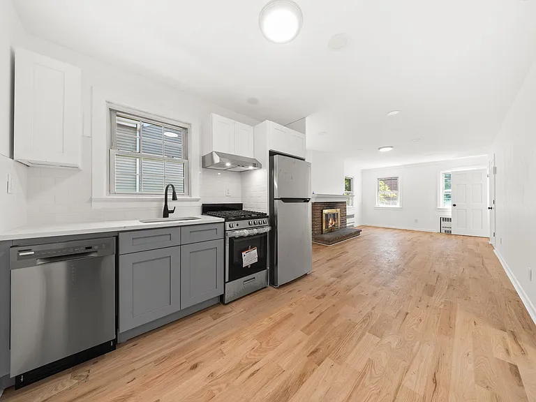 493 Beverly Rd #2 — Photo 6