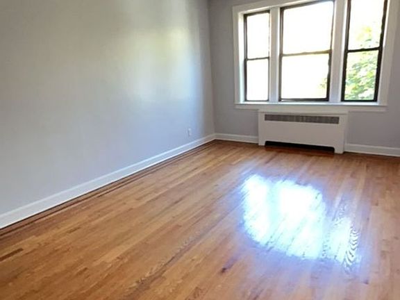 5th image of 62 Kensington Ave APT 304