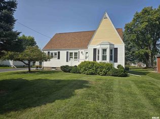 498 S Main St, Farmington, IL 61531