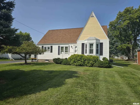 498 S Main St, Farmington, IL 61531
