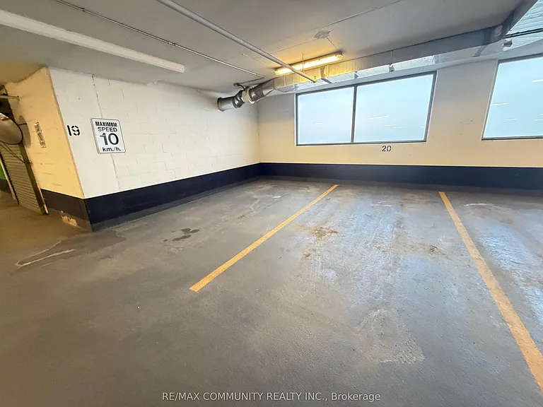 181 Village Green Sq #715 — Photo 14