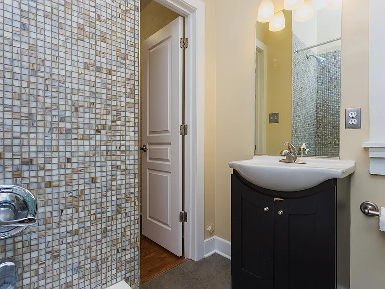 20 W Marshall St #2 — Photo 7