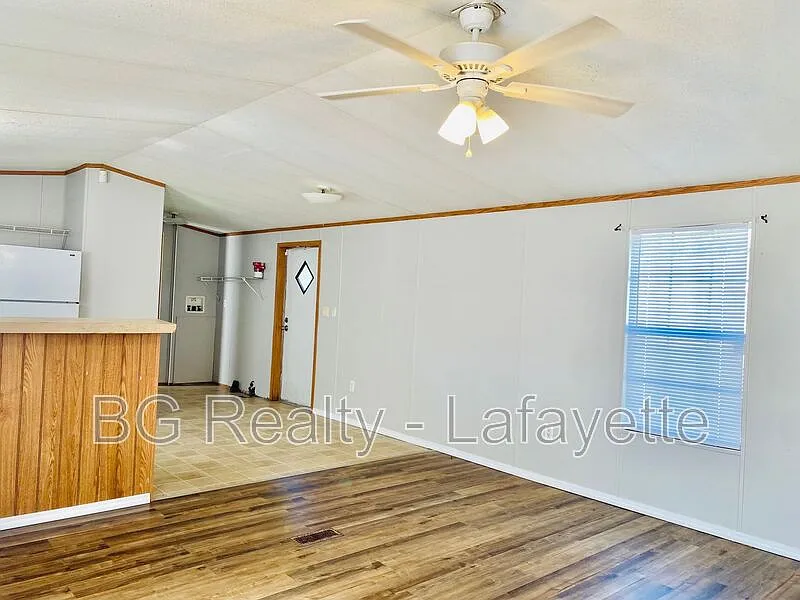 2 bed, 1.0 bath, 832 sqft, $750 — Photo 2