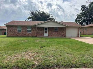 917 Kathryn St, Burkburnett, TX 76354
