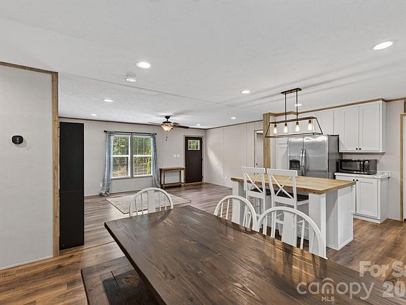 5th image of 609 Edwards Rd