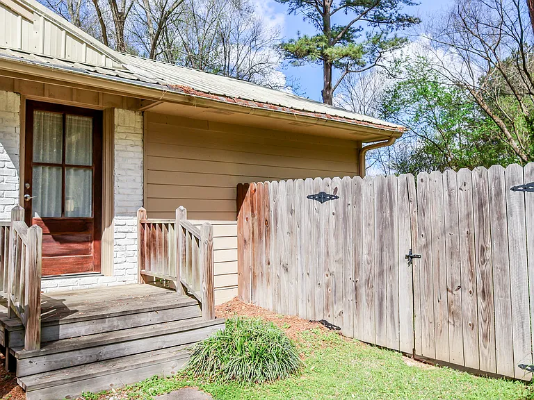 107 Clubview Rd — Photo 5