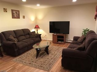 16 Beachwood Rd, Parsippany, NJ 07054