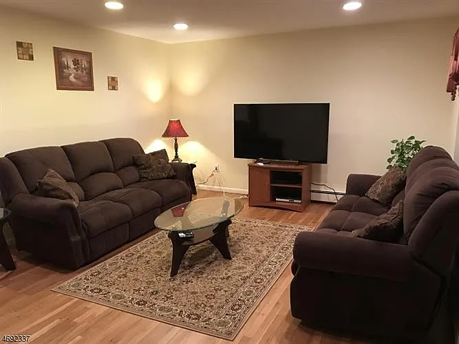 16 Beachwood Rd photo 1
