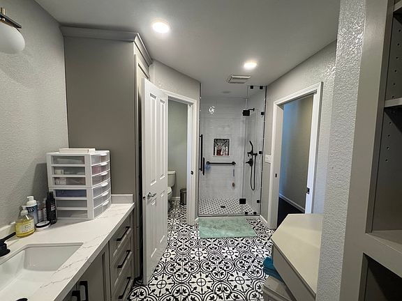 2nd image of 2124 Saratoga Pl