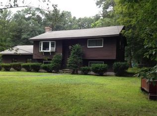 20 Strachan St, Erving, MA 01344