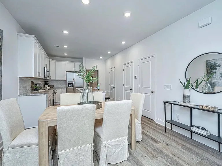 102 Twin Rivers Dr — Photo 9