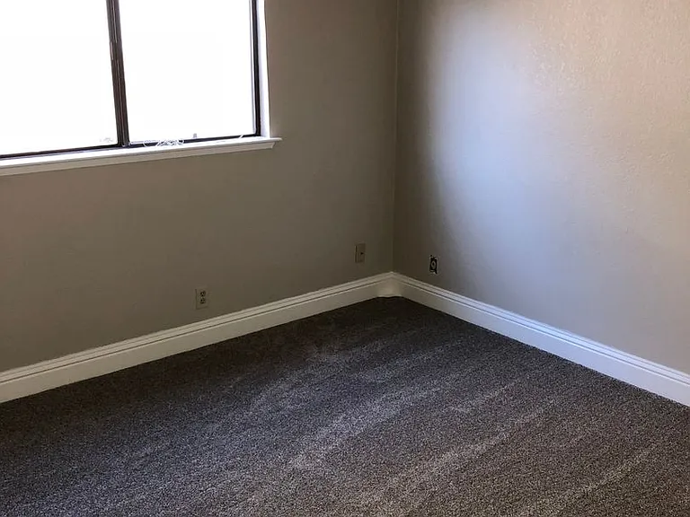 1409 Elm St — Photo 11