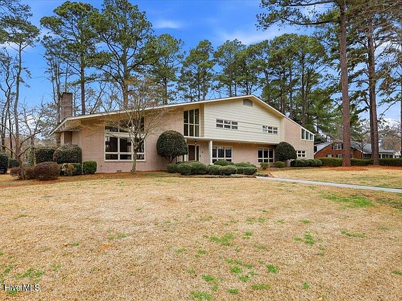 3rd image of 1602 Greenbriar Road