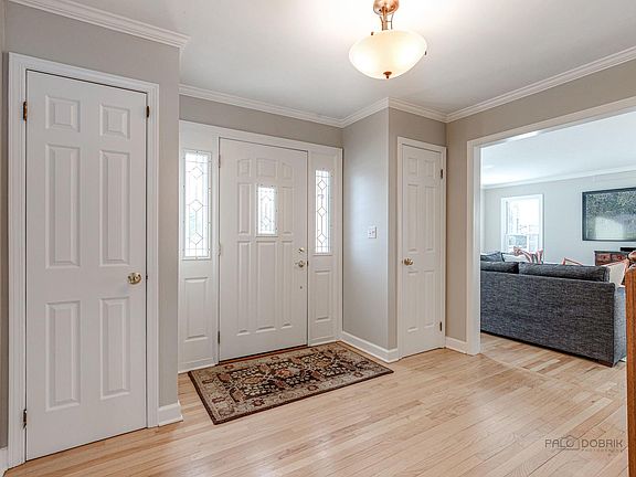 3rd image of 824 Whitman Ct