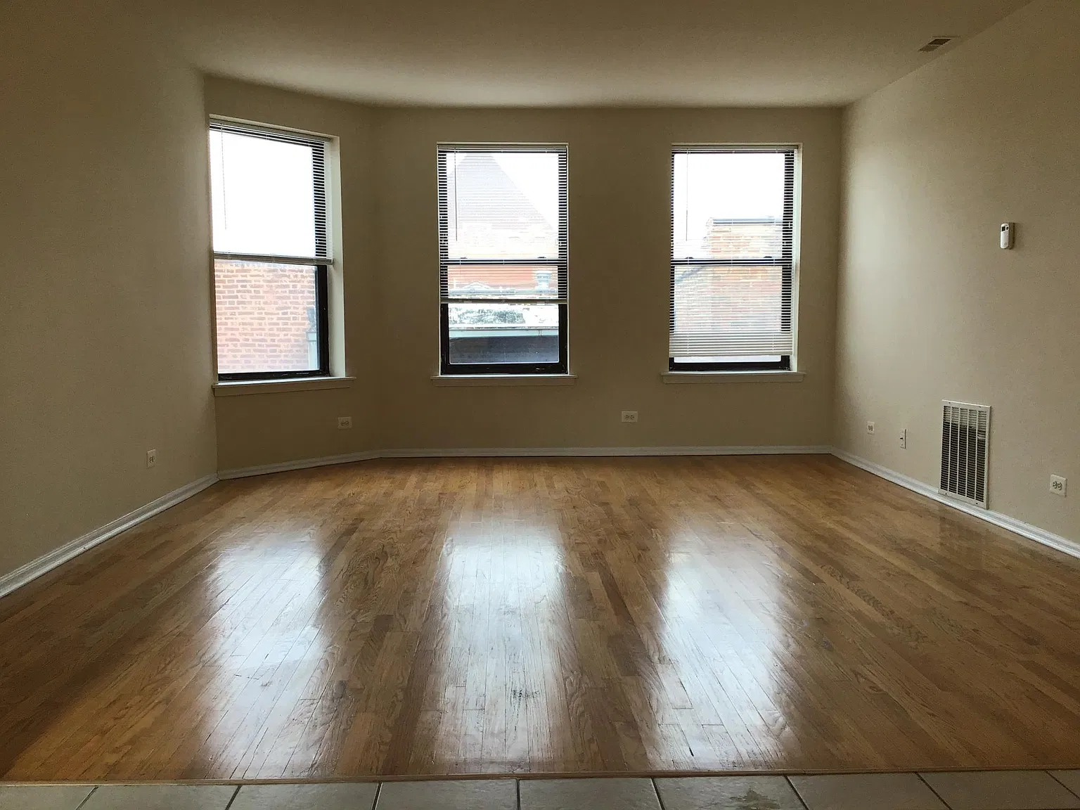6223 S University — Photo 2
