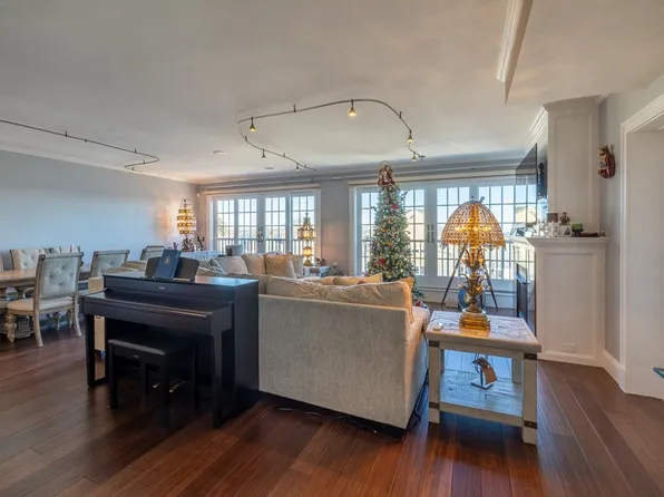 225 Derby St Unit 503, Salem, MA 01970