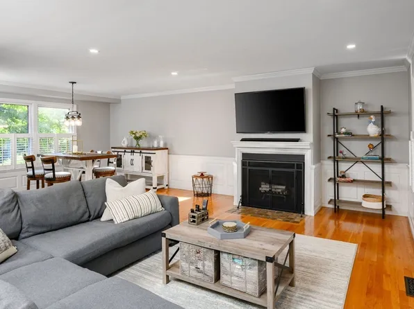 175 Milton St APT 12, Milton, MA 02186