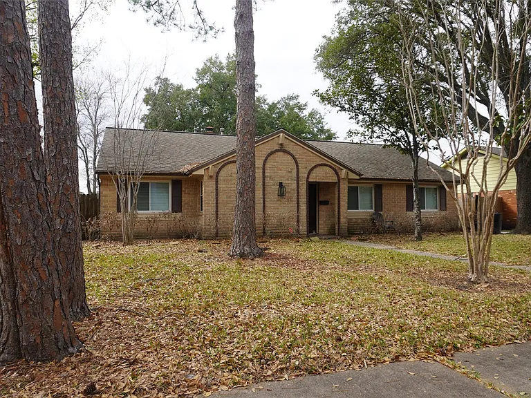10703 Wickersham Ln — Photo 2