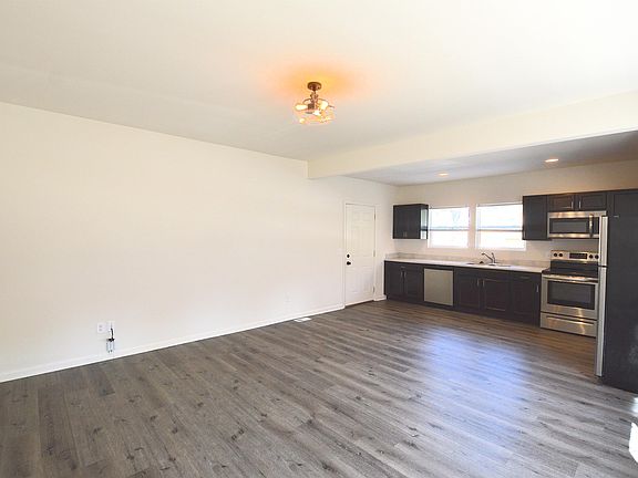 4th image of 1306 Woodlawn Ave #1C