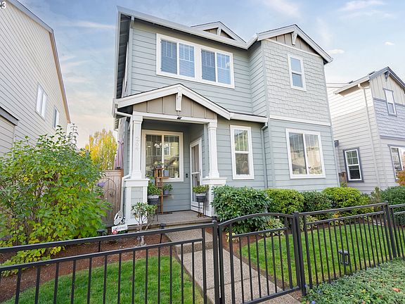 2nd image of 264 NE Idyl Way