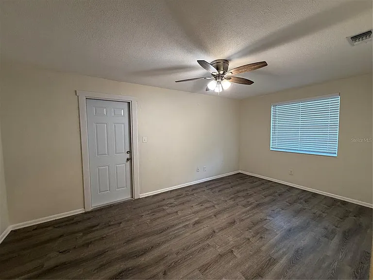 1740 W Walnut St — Photo 9