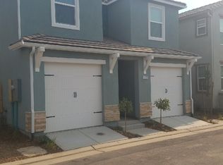 3755 Friendship Ln, Clovis, CA 93619