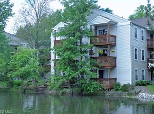 1316 Cedarwood Dr APT A3, Westlake, OH