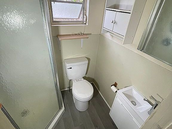 Glass shower stall