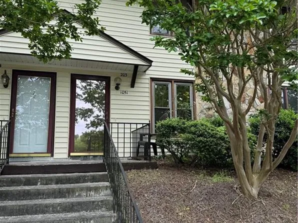 1051 Rock Knoll Ct, Winston Salem, NC 27107