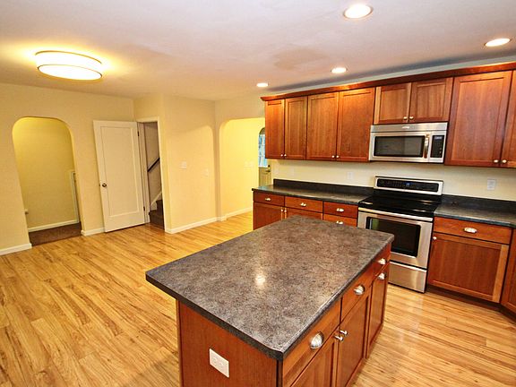 5th image of 1901 Orchard Dr