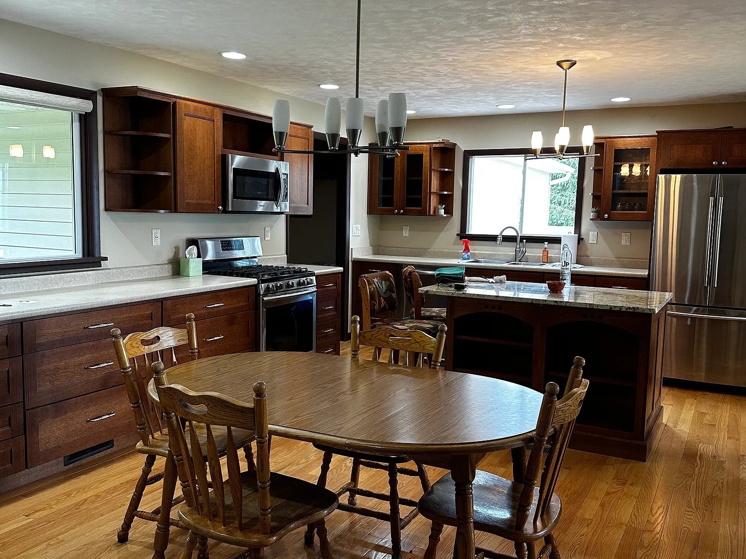4 bed, 2400 sqft, $2,500 — Photo 4