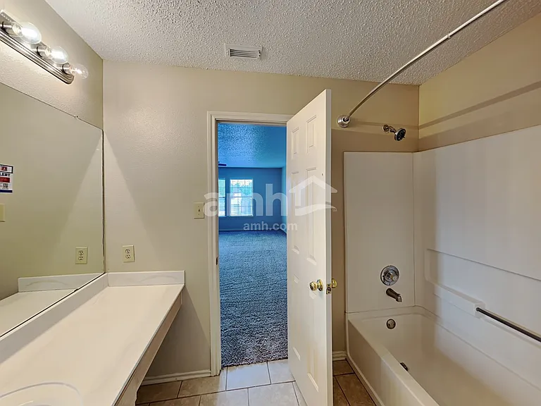 11234 Berkley Sq — Photo 13