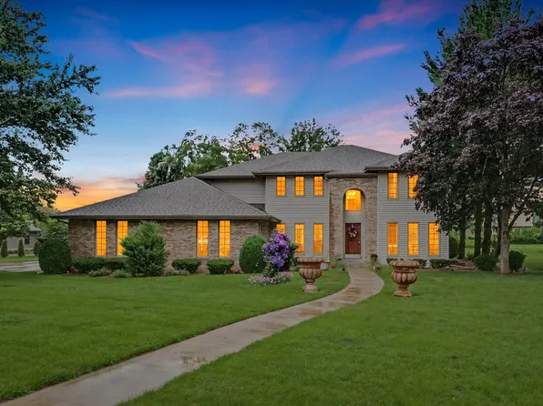 402 Holly Ridge Ct, Saint Joseph, IL 61873