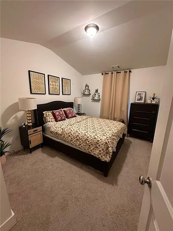 3 bed, 2.5 bath, 1818 sqft, $2,150 — Photo 3