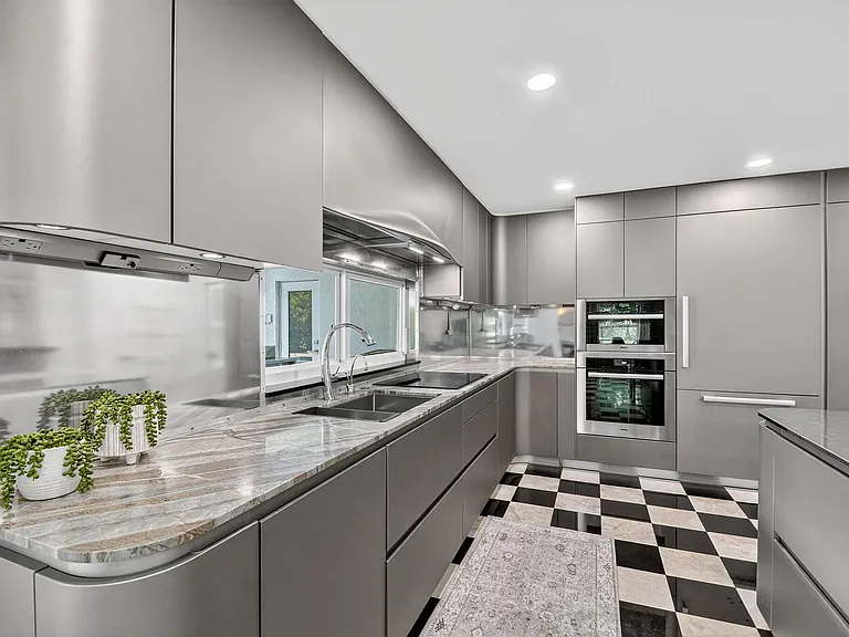 2900 Greenbriar Blvd — Photo 8