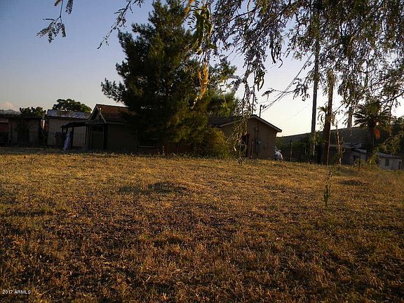 Level Lot