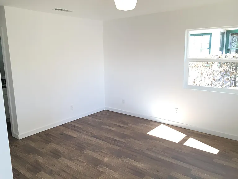6119 Burwood Ave — Photo 5