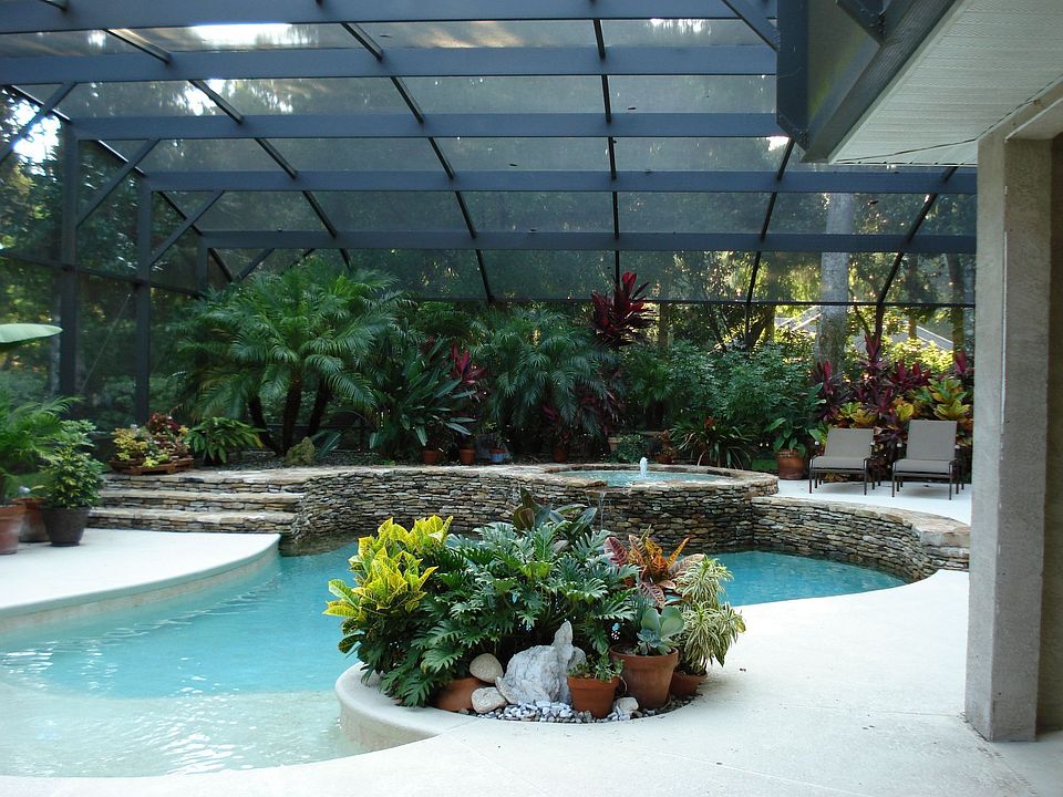 Large pool enclosure