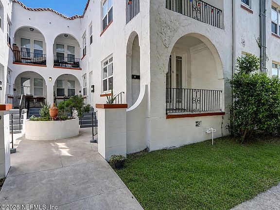 4th image of 1009 Stockton St APT 8