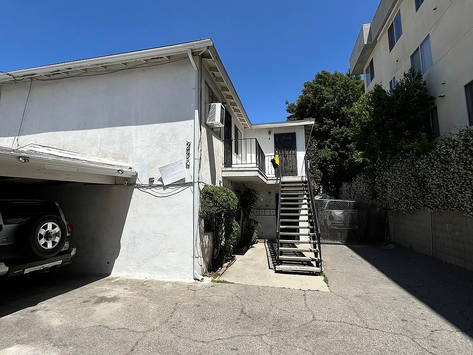 1st image of 16029 Vanowen St #3
