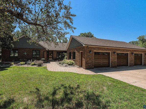 48293 Arrowhead Pl, Canton, SD 57013